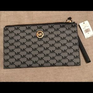 Michael kors navy clutch